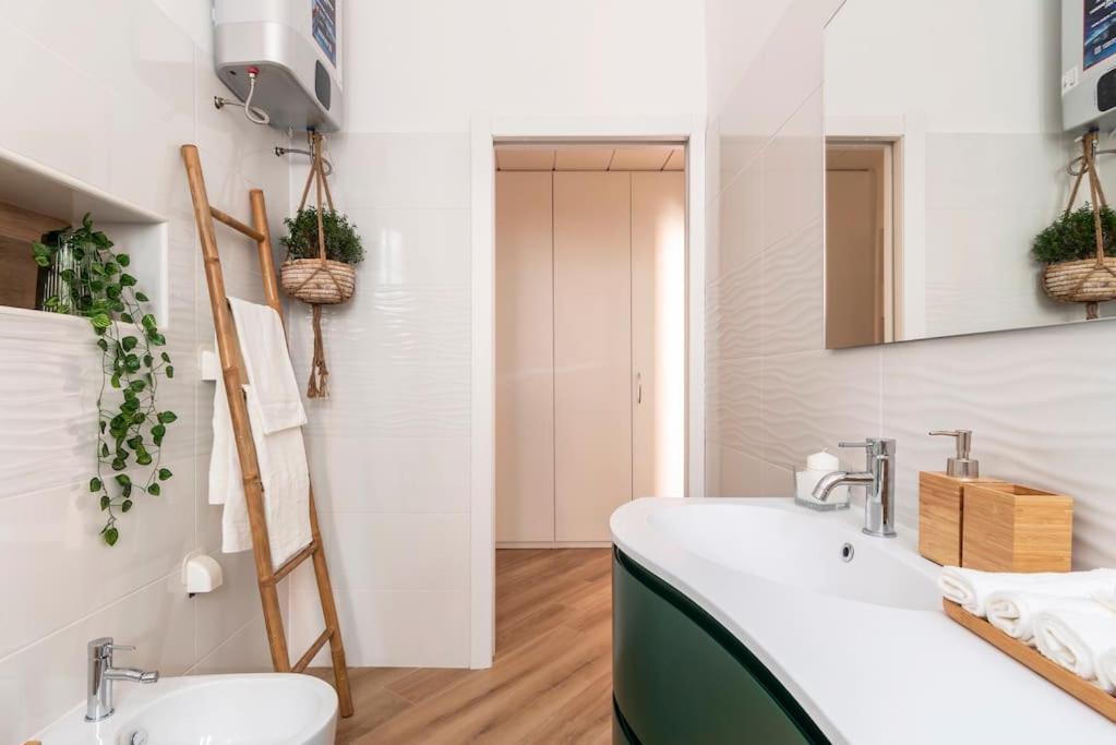 Ferienwohnung New Jungle & Charming Flat - Zona De Angeli Mailand Exterior foto